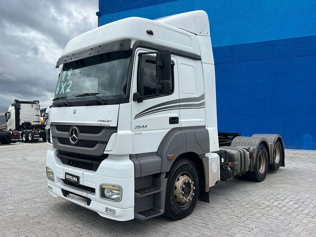 Caminhão MERCEDES BENZ MB 2544 Cavalo Mecânico ANO 2019 de Rodolima Caminhoes no Paraná