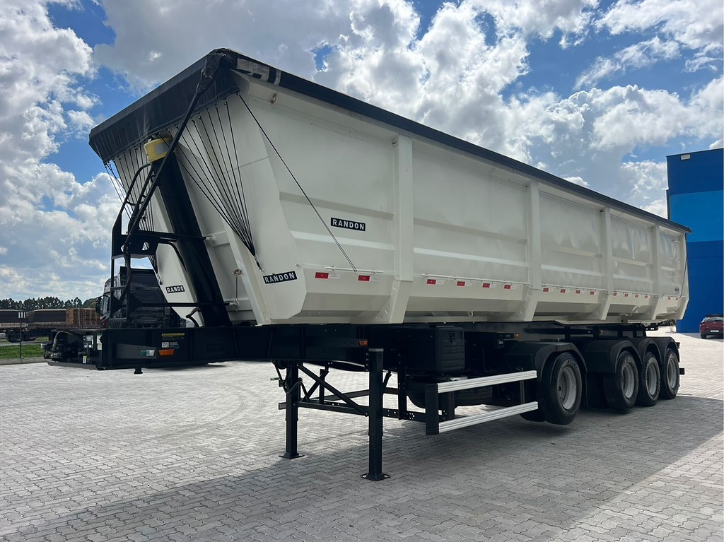 Carreta SEMI-REBOQUE BASCULANTE Randon ANO 2023 4 Eixos de Rodolima Caminhoes no Paraná