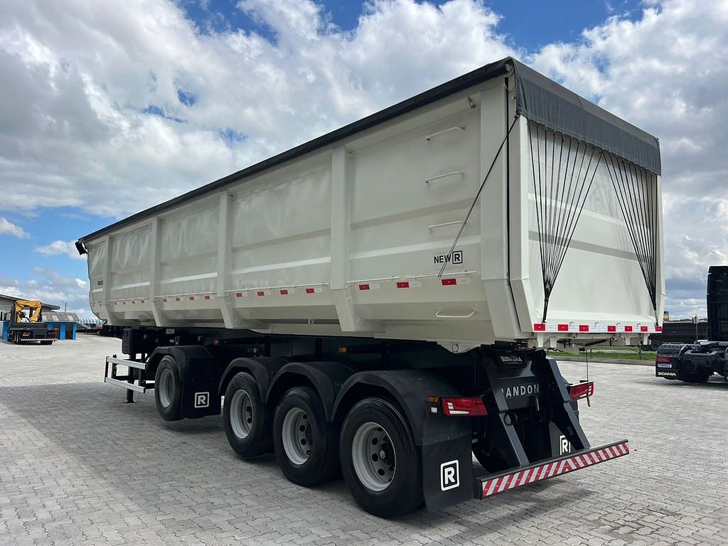 Carreta SEMI-REBOQUE BASCULANTE Randon ANO 2023 4 Eixos de Rodolima Caminhoes no Paraná