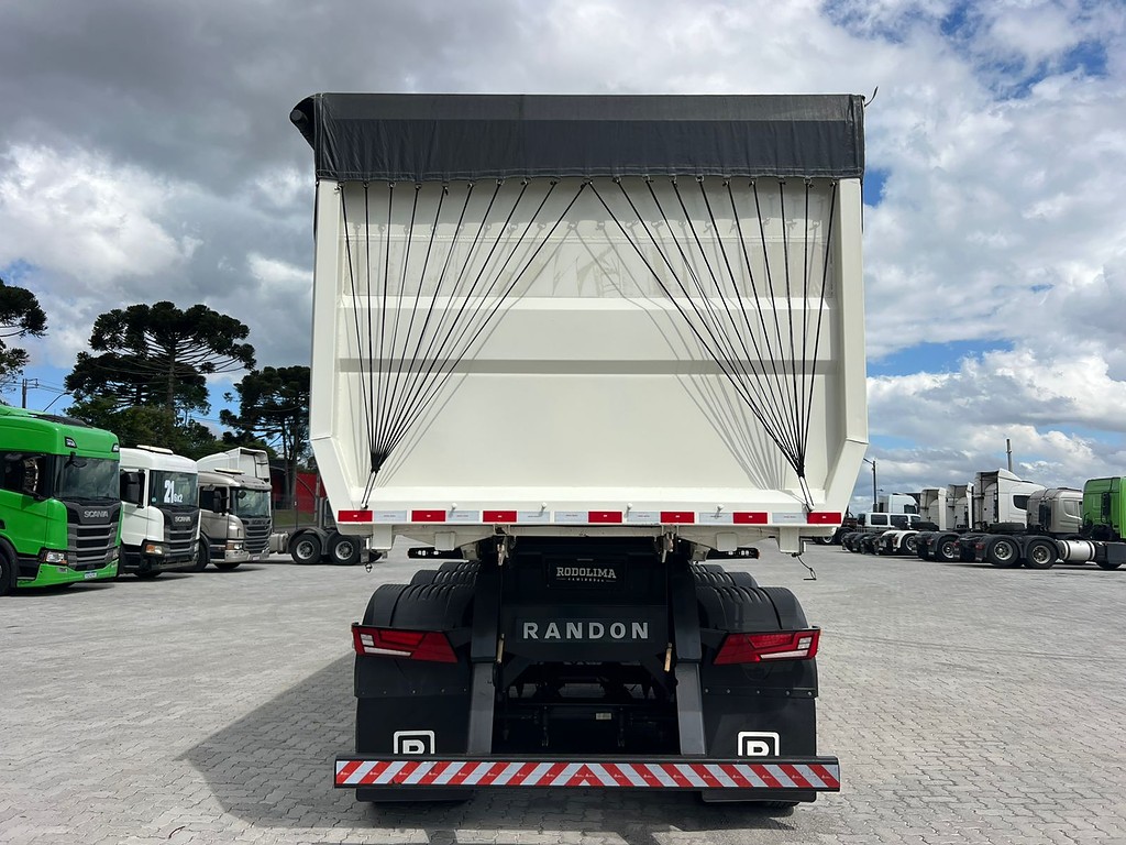 Carreta SEMI-REBOQUE BASCULANTE Randon ANO 2023 4 Eixos de Rodolima Caminhoes no Paraná