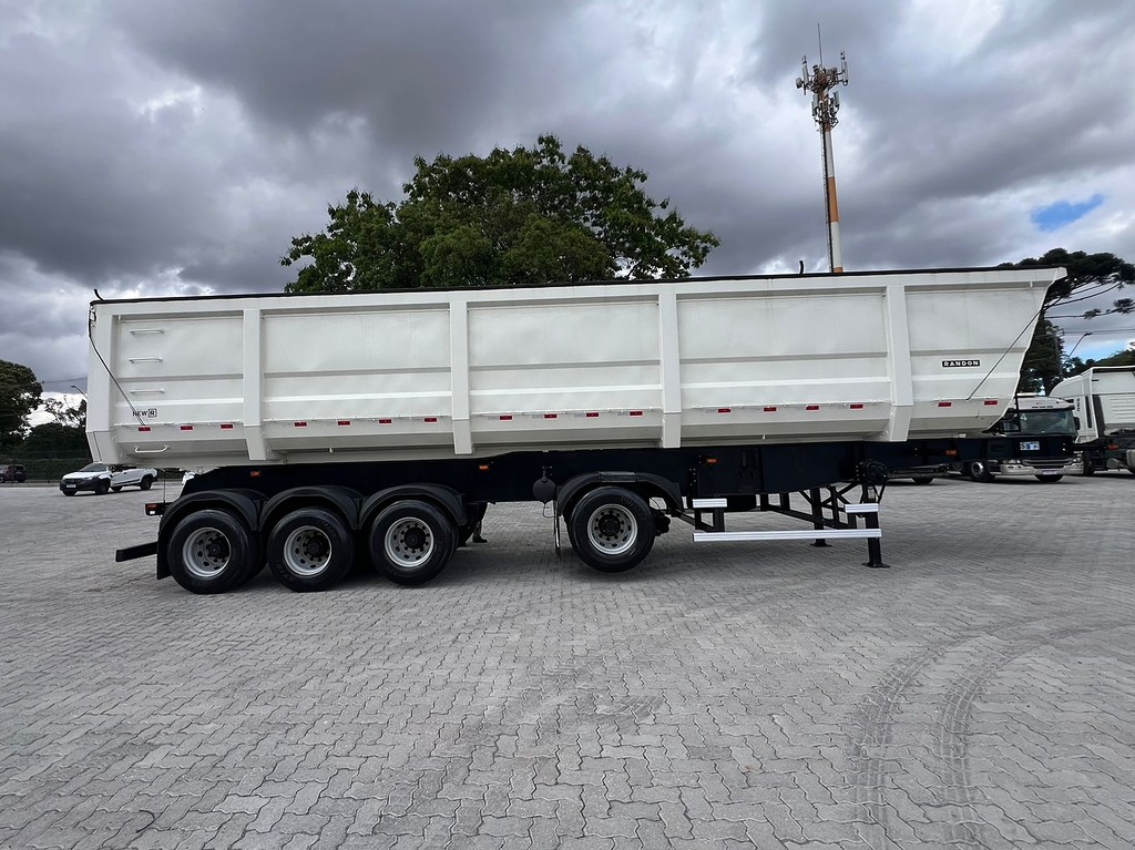 Carreta SEMI-REBOQUE BASCULANTE Randon ANO 2023 4 Eixos de Rodolima Caminhoes no Paraná