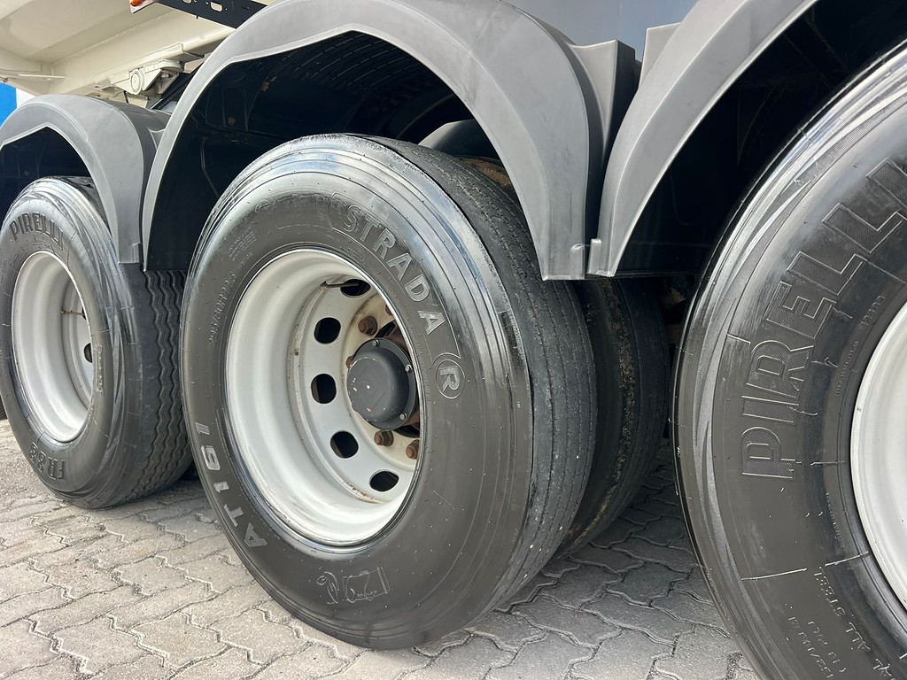 Carreta SEMI-REBOQUE BASCULANTE Randon ANO 2023 4 Eixos de Rodolima Caminhoes no Paraná