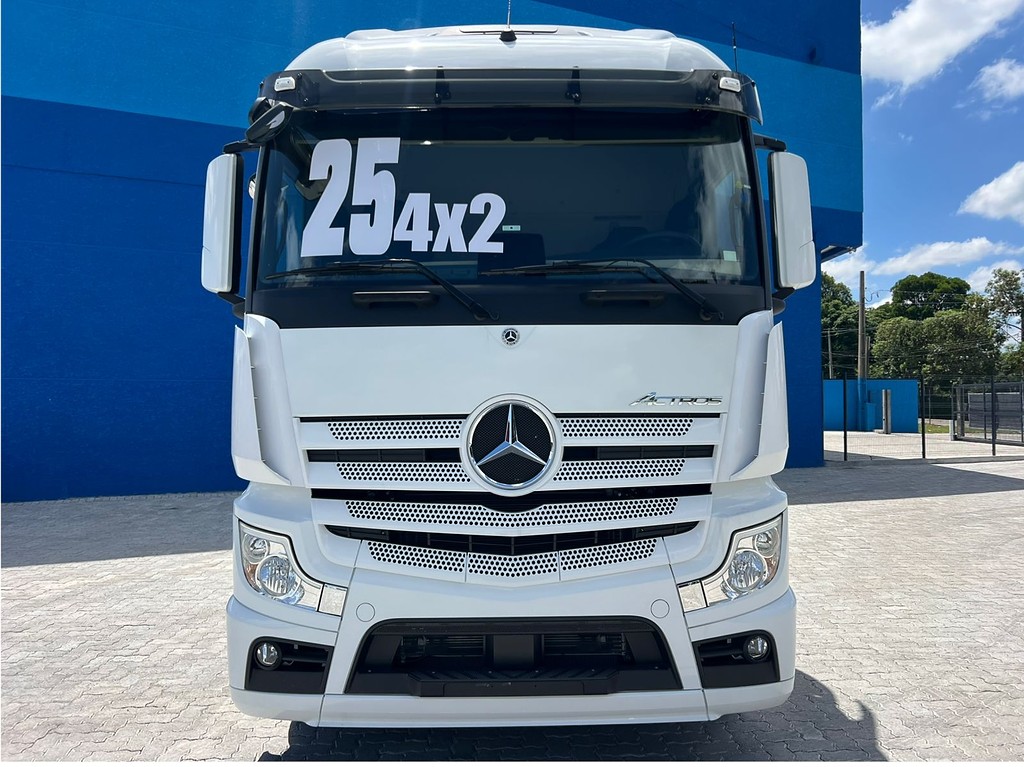 Caminhão MERCEDES BENZ MB 2045 Cavalo Mecânico ANO 2025 de Rodolima Caminhoes no Paraná