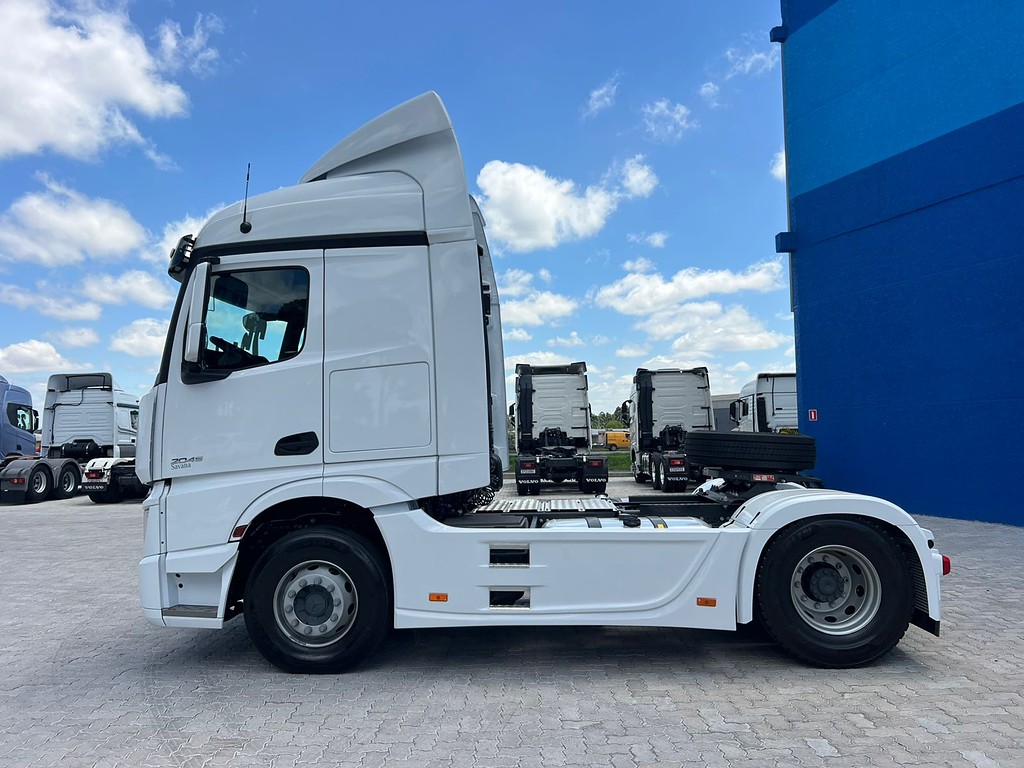 Caminhão MERCEDES BENZ MB 2045 Cavalo Mecânico ANO 2025 de Rodolima Caminhoes no Paraná