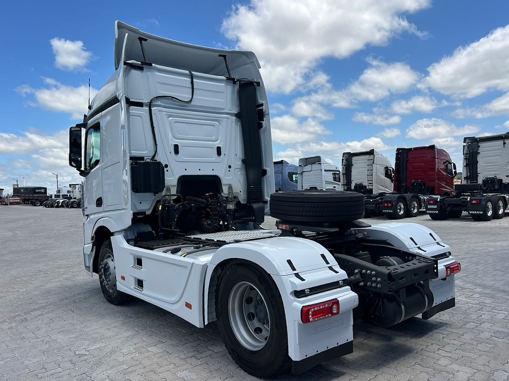 Caminhão MERCEDES BENZ MB 2045 Cavalo Mecânico ANO 2025 de Rodolima Caminhoes no Paraná