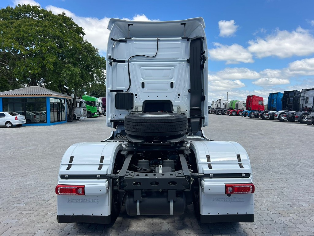 Caminhão MERCEDES BENZ MB 2045 Cavalo Mecânico ANO 2025 de Rodolima Caminhoes no Paraná