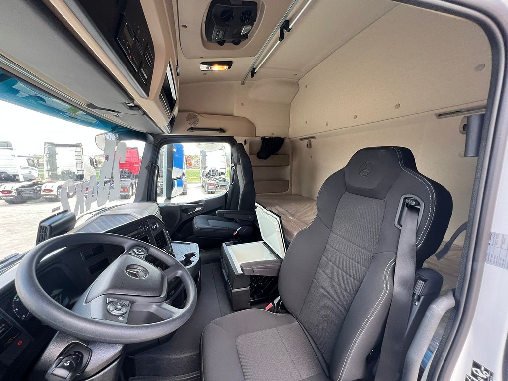 Caminhão MERCEDES BENZ MB 2045 Cavalo Mecânico ANO 2025 de Rodolima Caminhoes no Paraná