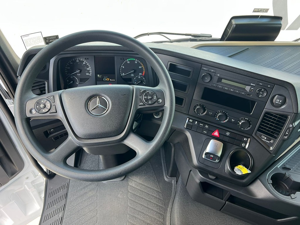 Caminhão MERCEDES BENZ MB 2045 Cavalo Mecânico ANO 2025 de Rodolima Caminhoes no Paraná