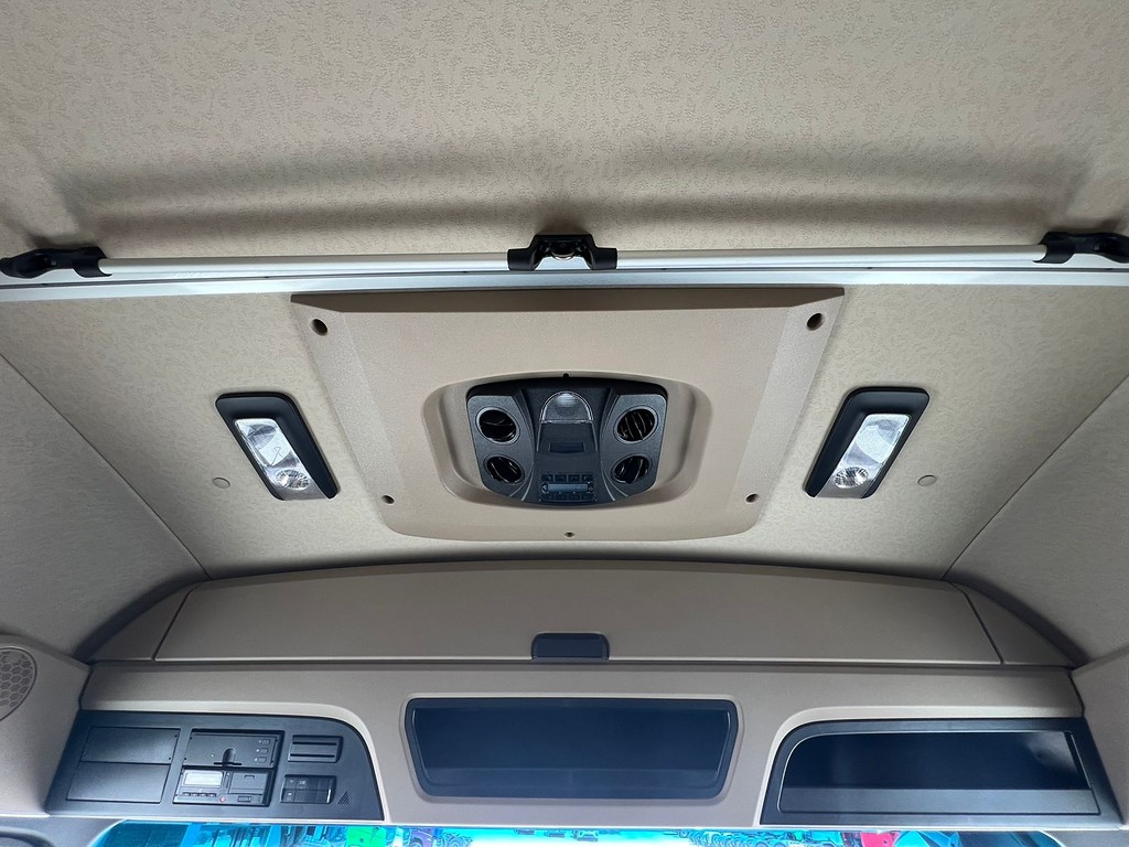 Caminhão MERCEDES BENZ MB 2045 Cavalo Mecânico ANO 2025 de Rodolima Caminhoes no Paraná