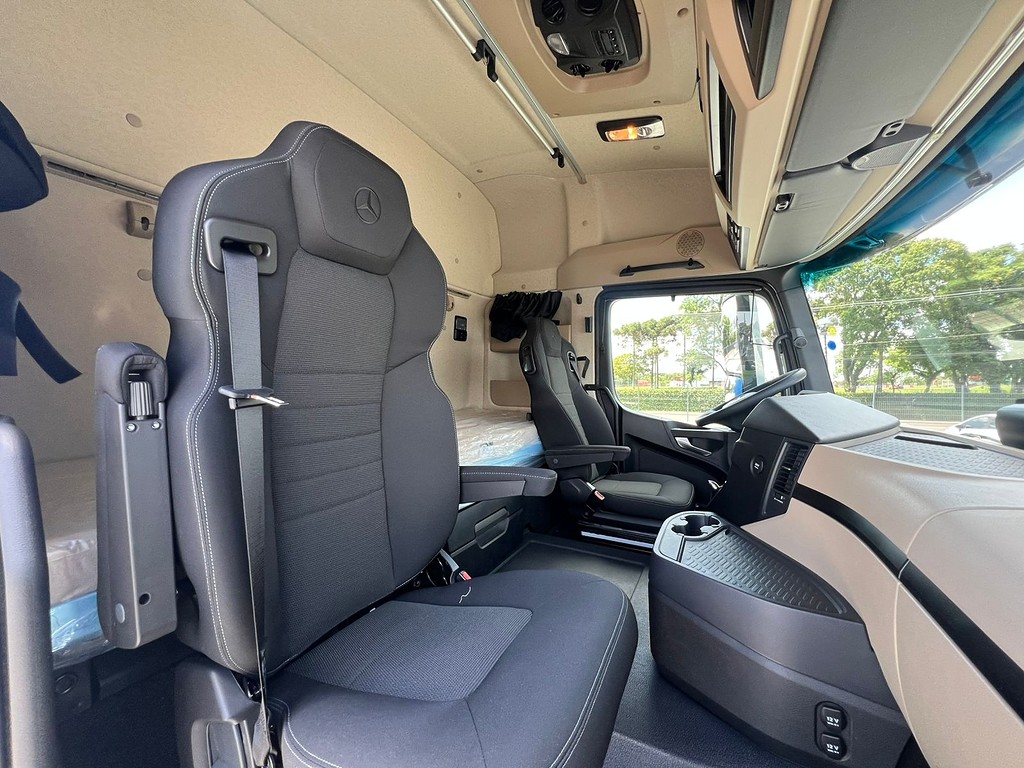 Caminhão MERCEDES BENZ MB 2045 Cavalo Mecânico ANO 2025 de Rodolima Caminhoes no Paraná