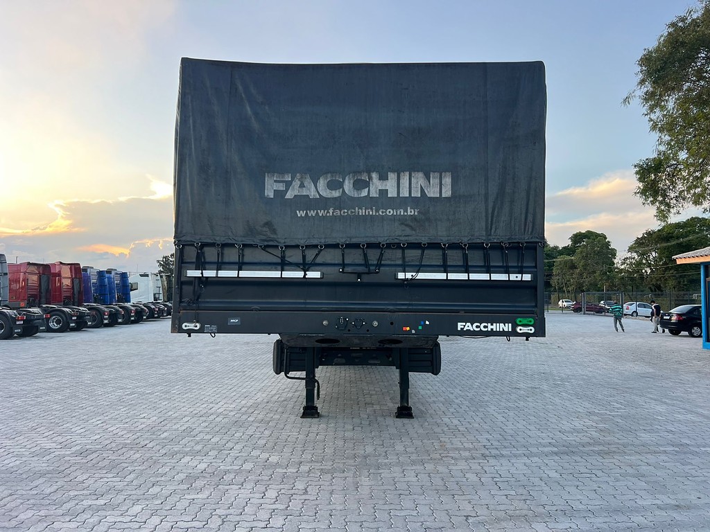 Carreta BITREM 9 EIXOS GRANELEIRO Facchini ANO 2024 9 Eixos de Rodolima Caminhoes no Paraná