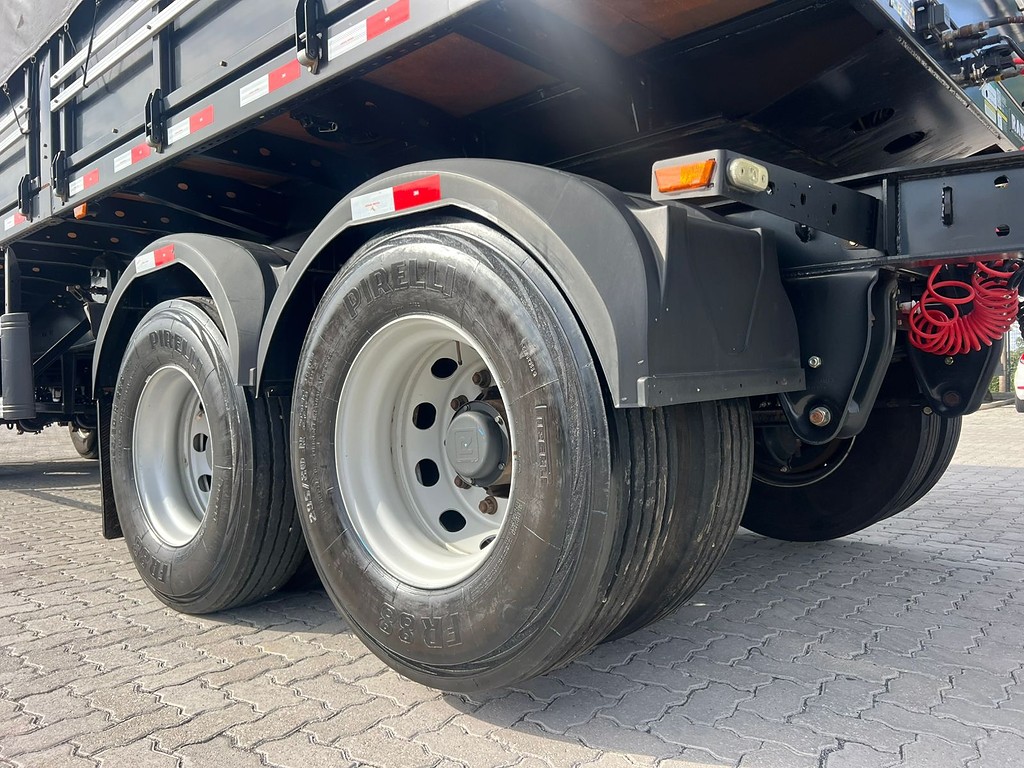 Carreta BITREM 9 EIXOS GRANELEIRO Randon ANO 2023 6 Eixos de Rodolima Caminhoes no Paraná