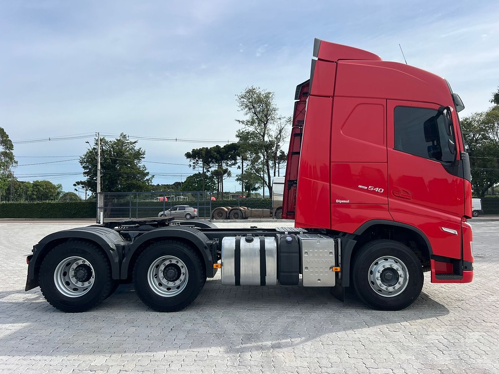 Caminhão VOLVO FH 540 Cavalo Mecânico ANO 2022 de Rodolima Caminhoes no Paraná