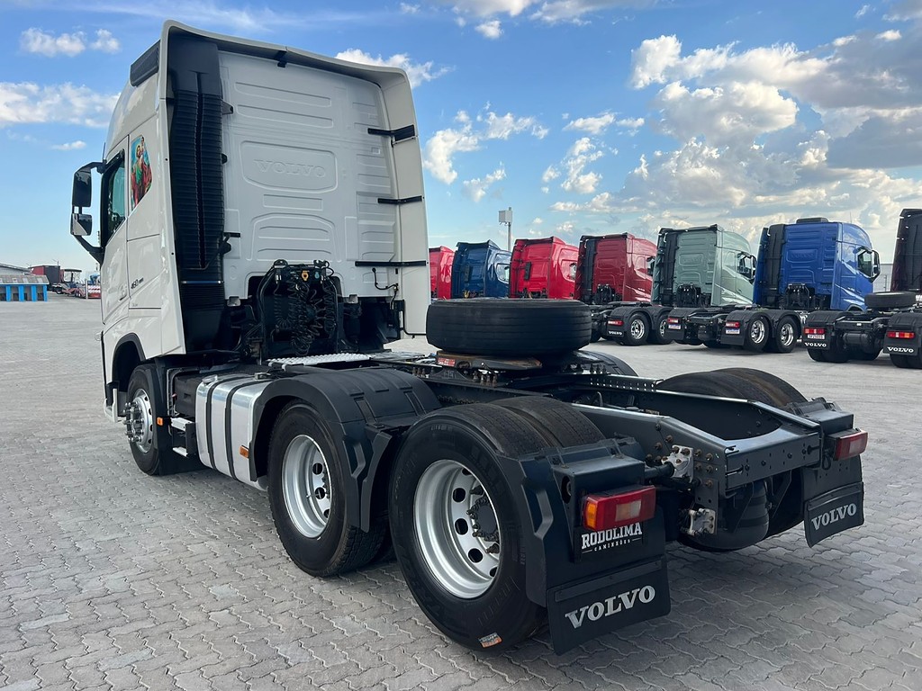 Caminhão VOLVO FH 460 Cavalo Mecânico ANO 2019 de Rodolima Caminhoes no Paraná