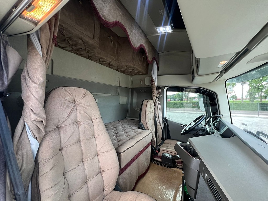 Caminhão VOLVO FH 460 Cavalo Mecânico ANO 2019 de Rodolima Caminhoes no Paraná