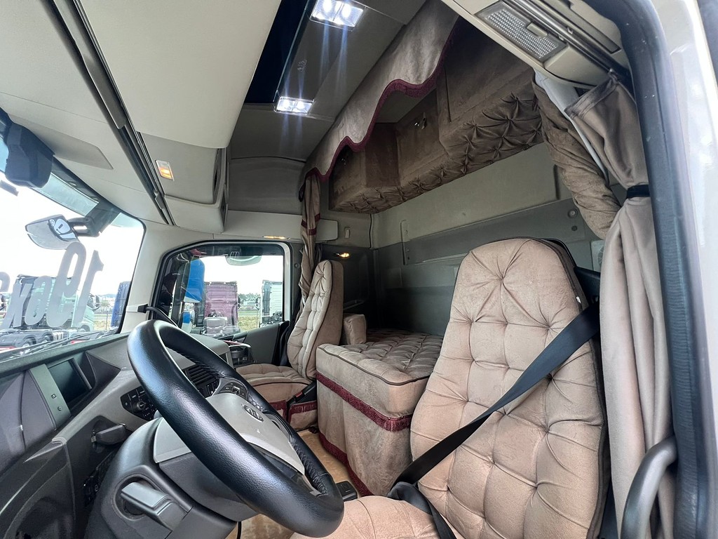 Caminhão VOLVO FH 460 Cavalo Mecânico ANO 2019 de Rodolima Caminhoes no Paraná