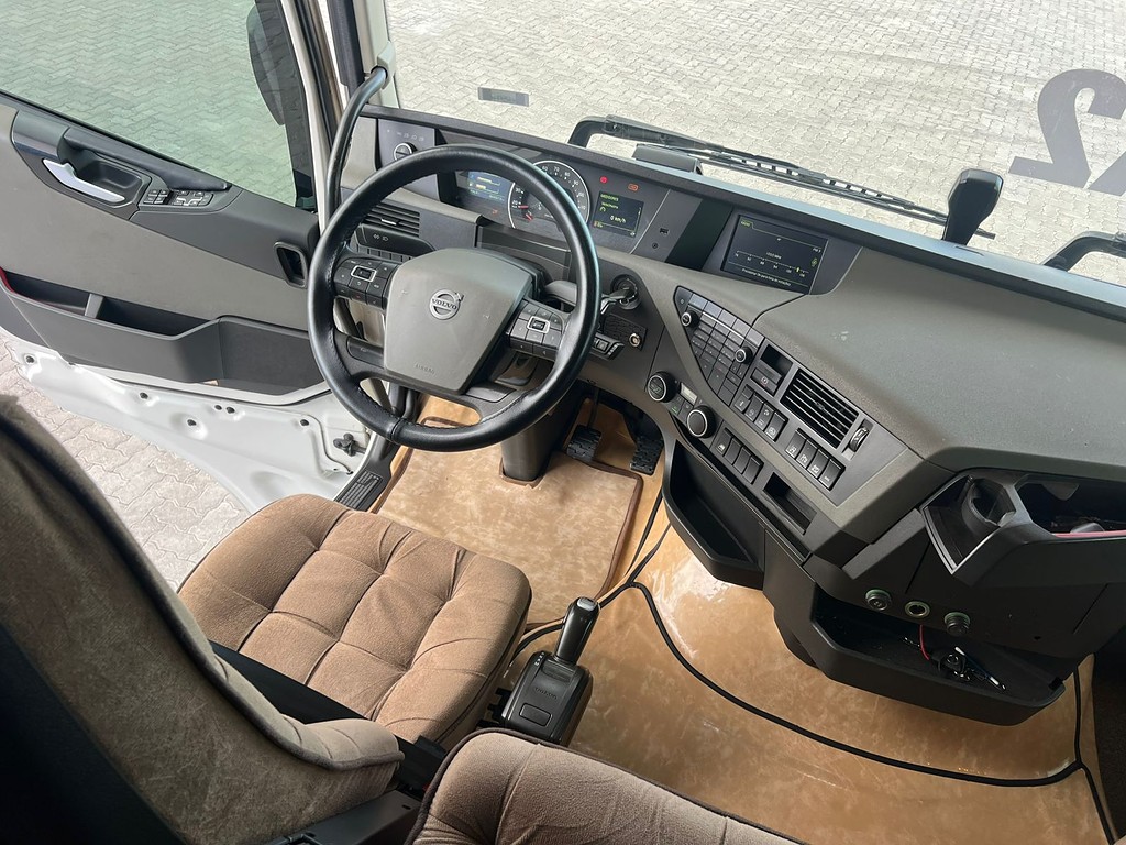 Caminhão VOLVO FH 460 Cavalo Mecânico ANO 2019 de Rodolima Caminhoes no Paraná