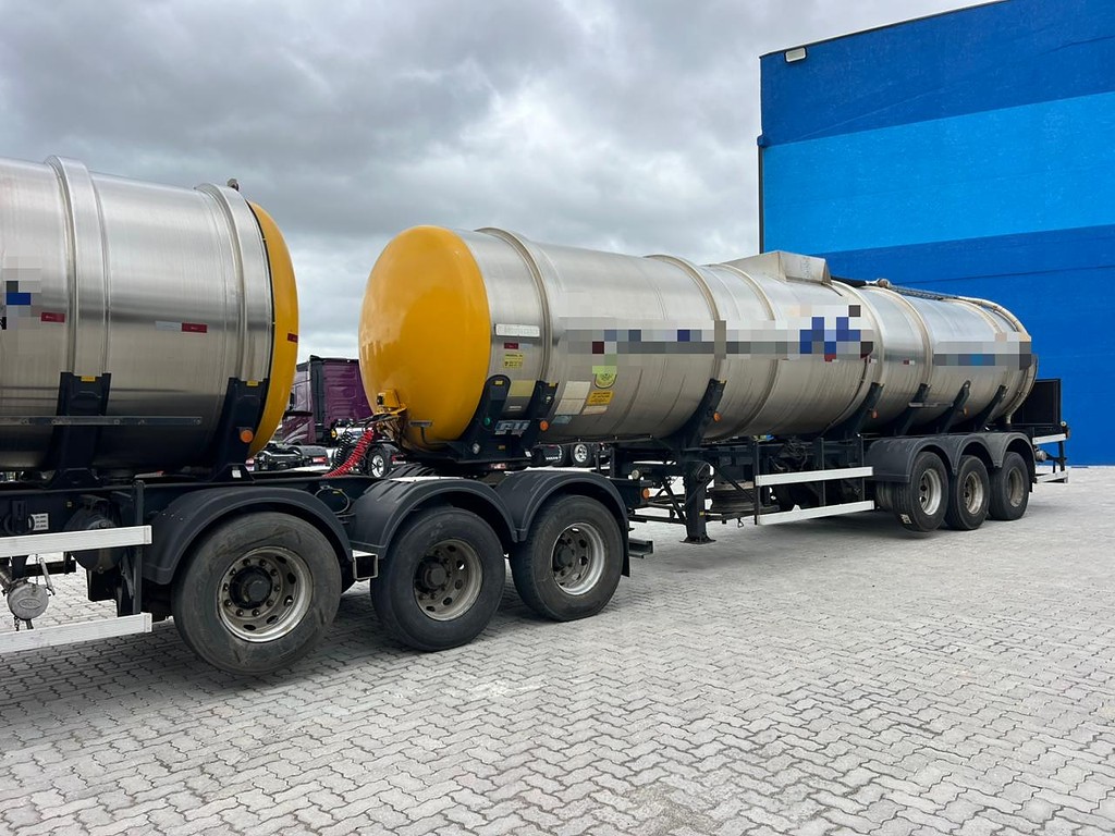 Carreta BITREM 9 EIXOS TANQUE INOX Rodotecnica ANO 2014 6 Eixos de Rodolima Caminhoes no Paraná