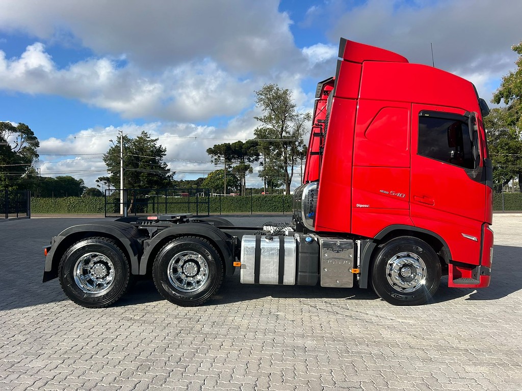 Caminhão VOLVO FH 540 Cavalo Mecânico ANO 2022 de Rodolima Caminhoes no Paraná