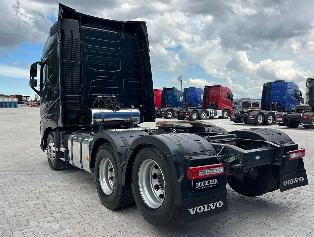 Caminhão VOLVO FH 460 Cavalo Mecânico ANO 2024 de Rodolima Caminhoes no Paraná