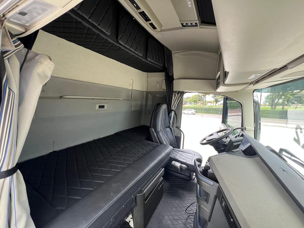 Caminhão VOLVO FH 460 Cavalo Mecânico ANO 2024 de Rodolima Caminhoes no Paraná