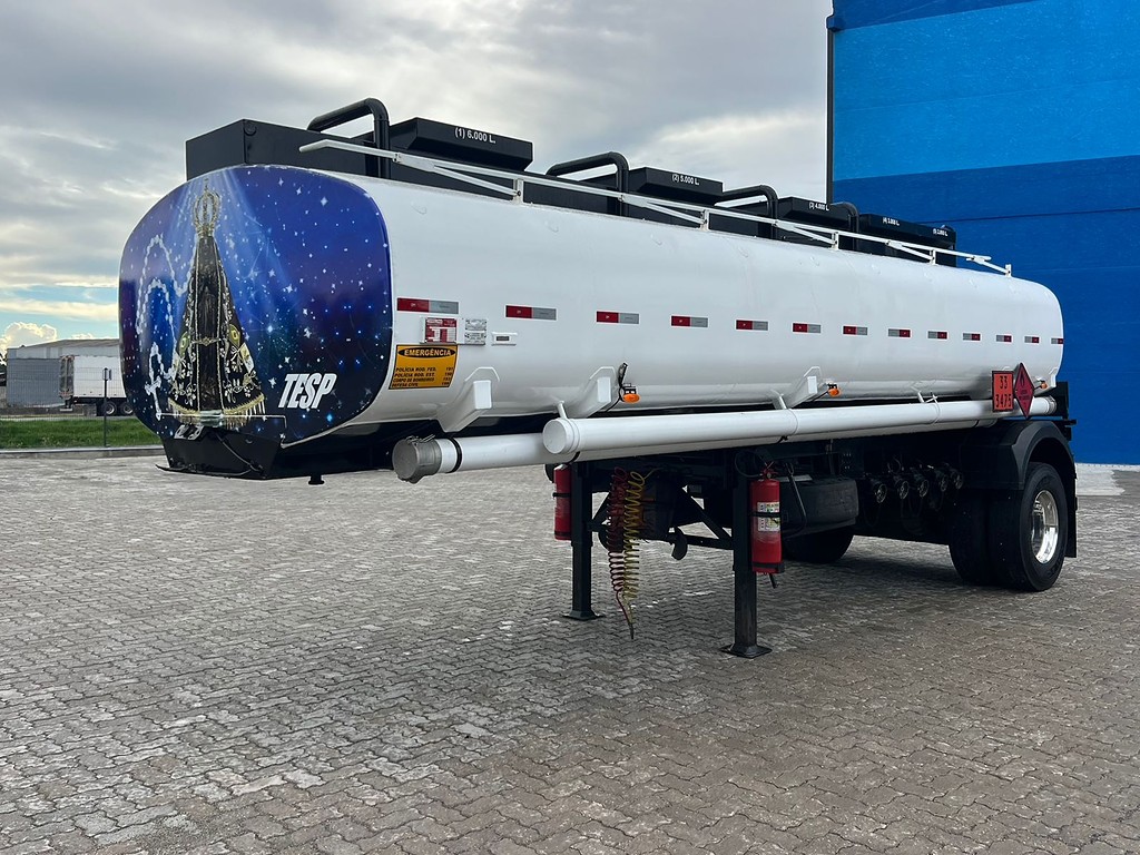 Carreta SEMI-REBOQUE TANQUE ACO Rodotic ANO 2007 1 Eixo de Rodolima Caminhoes no Paraná