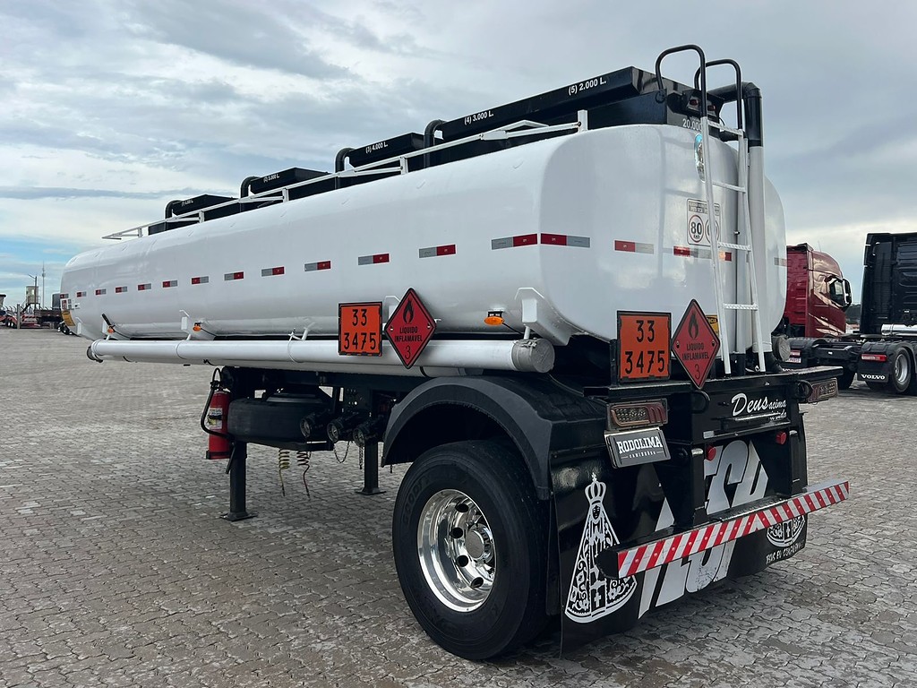 Carreta SEMI-REBOQUE TANQUE ACO Rodotic ANO 2007 1 Eixo de Rodolima Caminhoes no Paraná