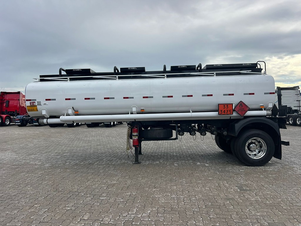 Carreta SEMI-REBOQUE TANQUE ACO Rodotic ANO 2007 1 Eixo de Rodolima Caminhoes no Paraná