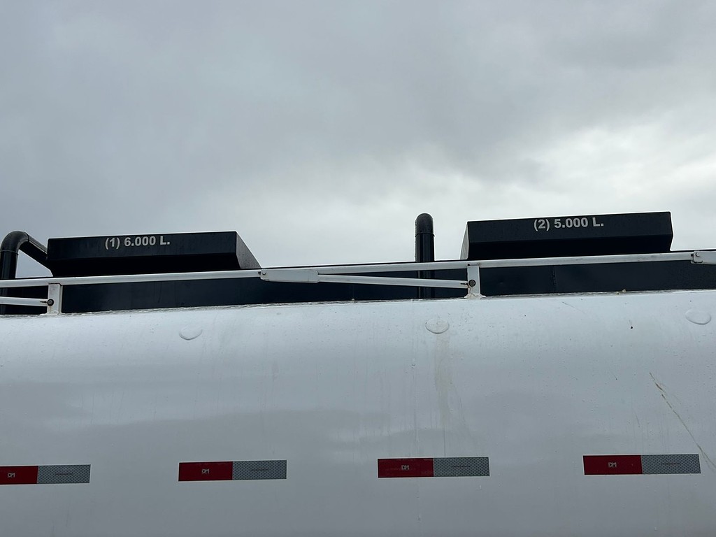 Carreta SEMI-REBOQUE TANQUE ACO Rodotic ANO 2007 1 Eixo de Rodolima Caminhoes no Paraná