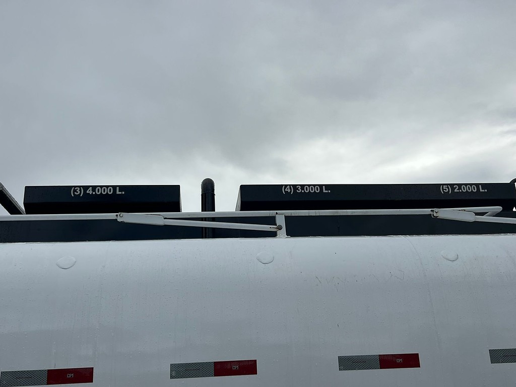 Carreta SEMI-REBOQUE TANQUE ACO Rodotic ANO 2007 1 Eixo de Rodolima Caminhoes no Paraná