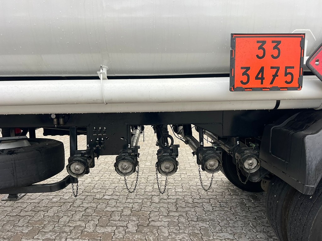 Carreta SEMI-REBOQUE TANQUE ACO Rodotic ANO 2007 1 Eixo de Rodolima Caminhoes no Paraná