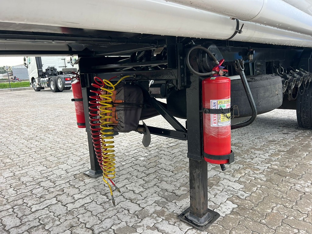 Carreta SEMI-REBOQUE TANQUE ACO Rodotic ANO 2007 1 Eixo de Rodolima Caminhoes no Paraná