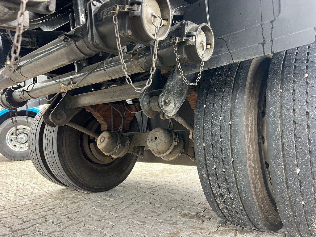 Carreta SEMI-REBOQUE TANQUE ACO Rodotic ANO 2007 1 Eixo de Rodolima Caminhoes no Paraná