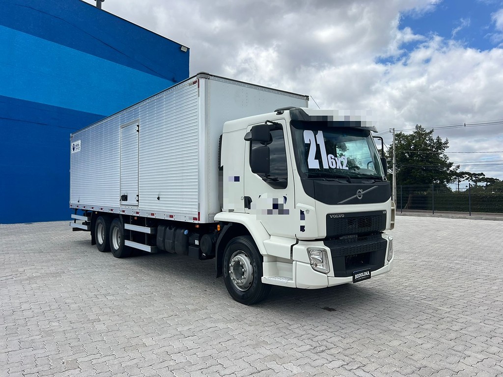 Caminhão VOLVO VM 270 Baú Furgão ANO 2021 de Rodolima Caminhoes no Paraná