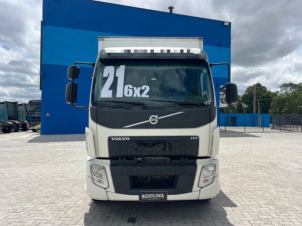 Caminhão VOLVO VM 270 Baú Furgão ANO 2021 de Rodolima Caminhoes no Paraná