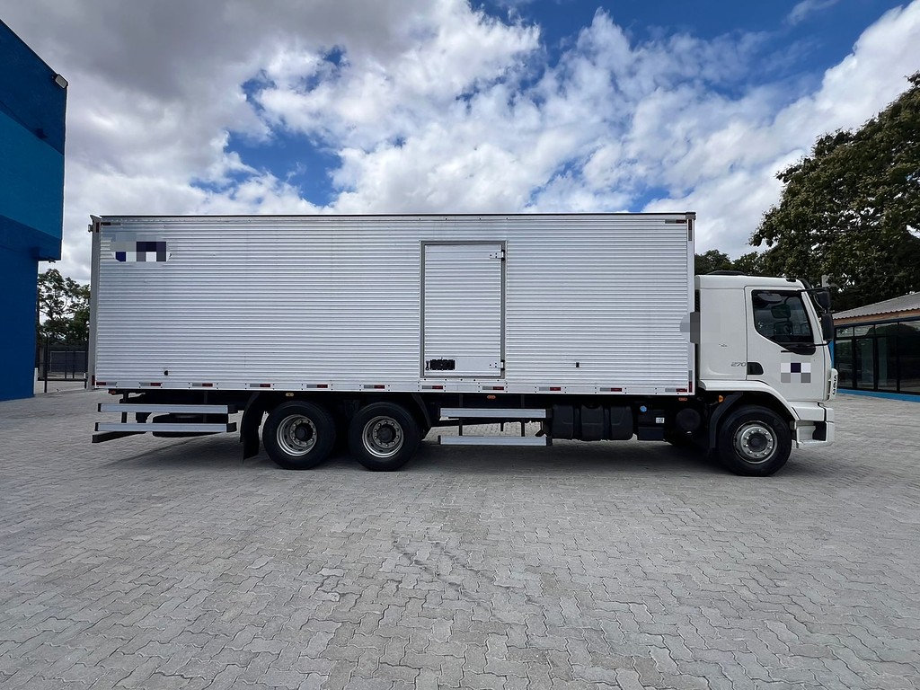 Caminhão VOLVO VM 270 Baú Furgão ANO 2021 de Rodolima Caminhoes no Paraná