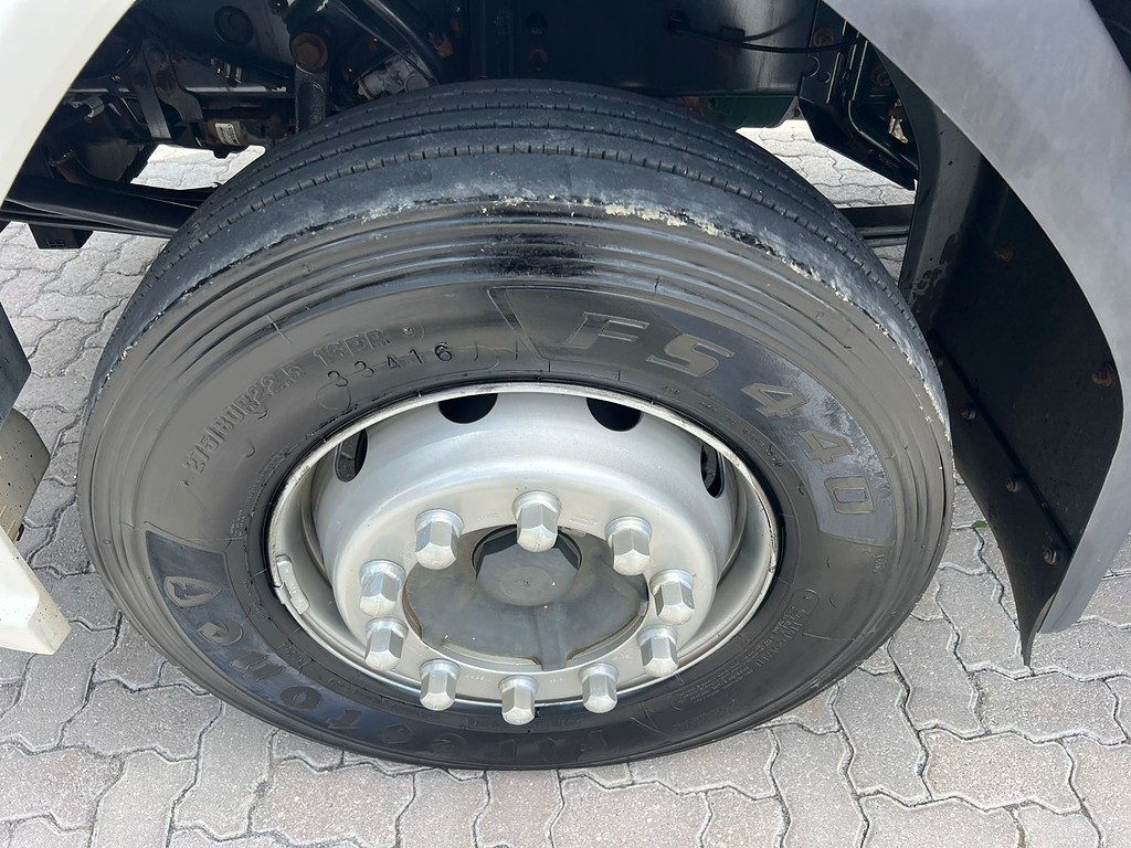 Caminhão VOLVO VM 270 Baú Furgão ANO 2021 de Rodolima Caminhoes no Paraná