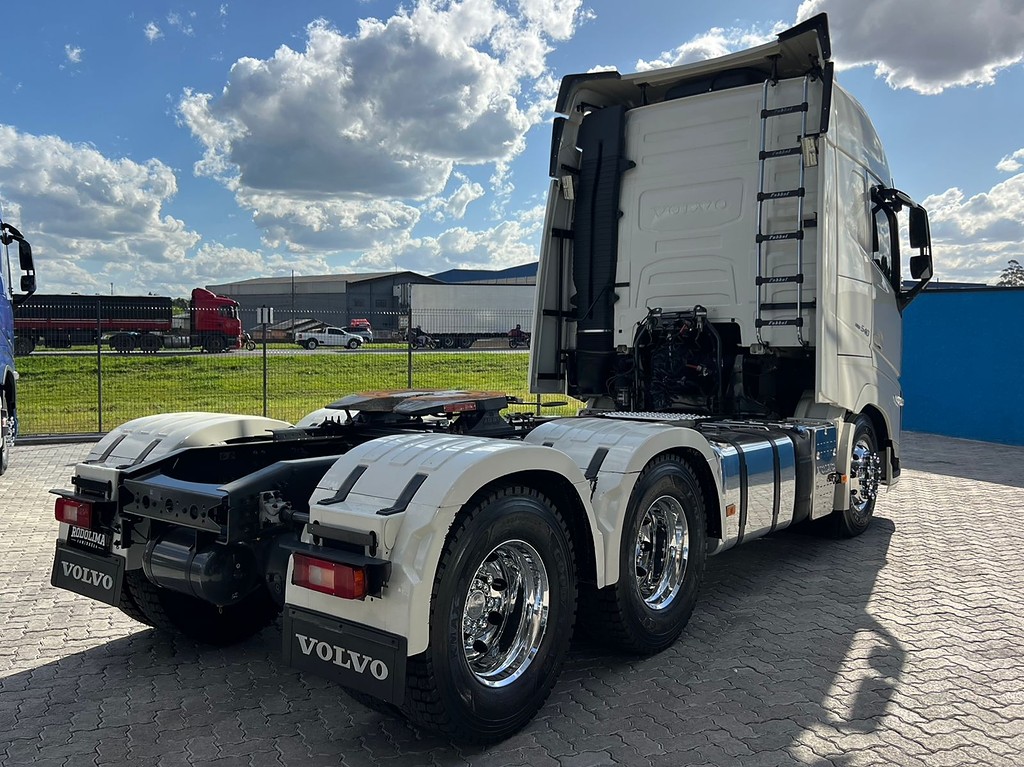Caminhão VOLVO FH 540 Cavalo Mecânico ANO 2022 de Rodolima Caminhoes no Paraná