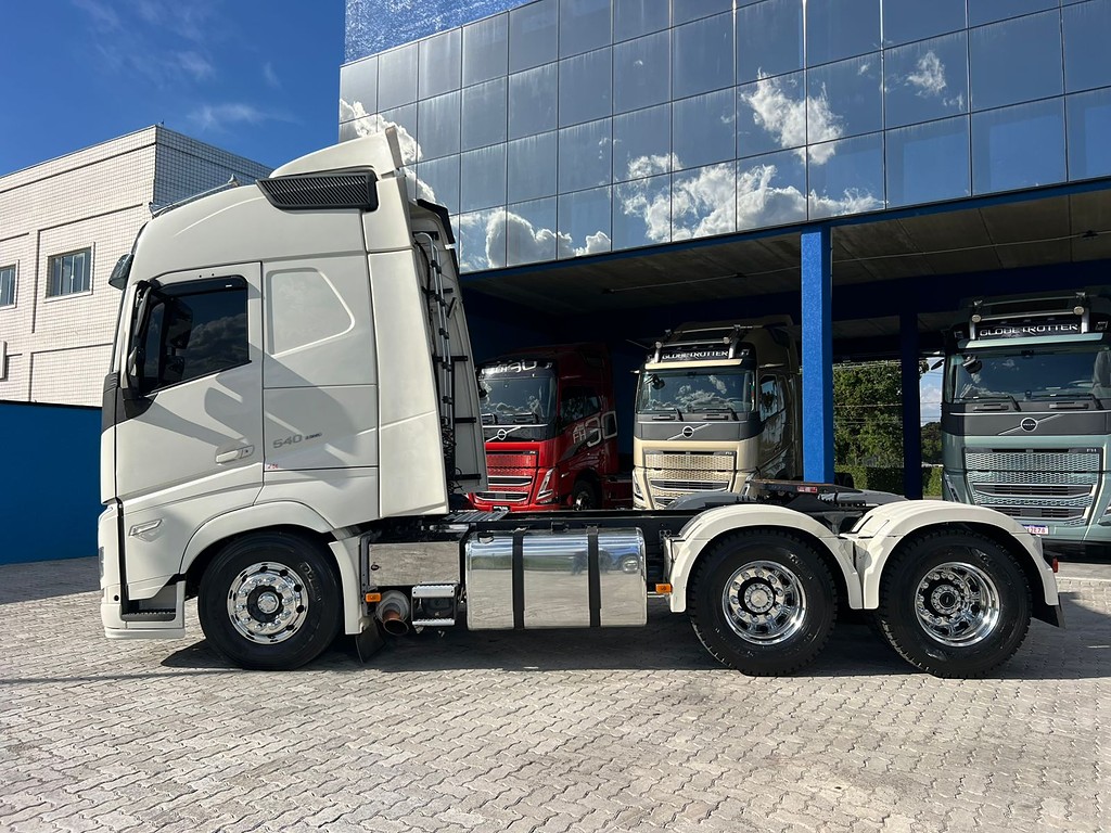 Caminhão VOLVO FH 540 Cavalo Mecânico ANO 2022 de Rodolima Caminhoes no Paraná