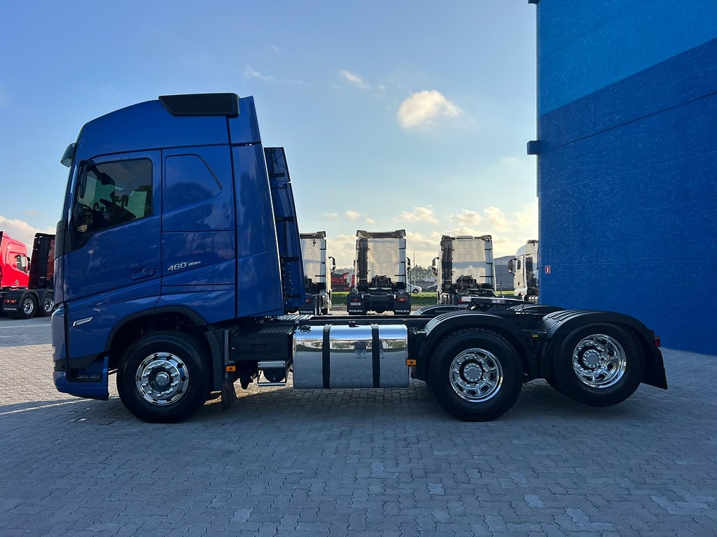 Caminhão VOLVO FH 460 Cavalo Mecânico ANO 2023 de Rodolima Caminhoes no Paraná