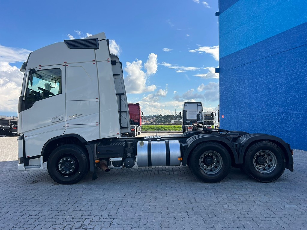 Caminhão VOLVO FH 540 Cavalo Mecânico ANO 2016 de Rodolima Caminhoes no Paraná