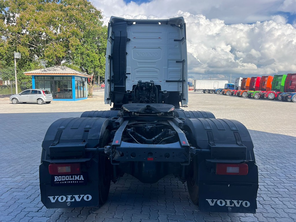 Caminhão VOLVO FH 540 Cavalo Mecânico ANO 2016 de Rodolima Caminhoes no Paraná