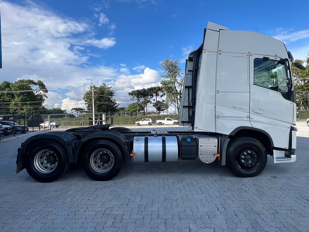 Caminhão VOLVO FH 540 Cavalo Mecânico ANO 2016 de Rodolima Caminhoes no Paraná