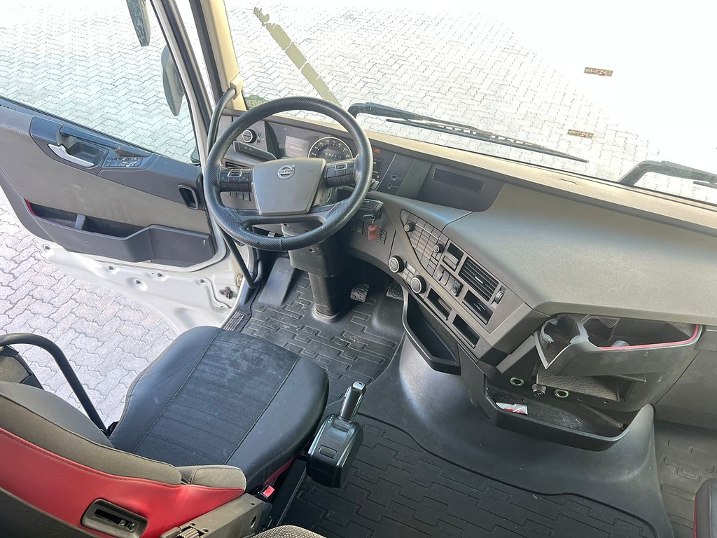 Caminhão VOLVO FH 540 Cavalo Mecânico ANO 2016 de Rodolima Caminhoes no Paraná