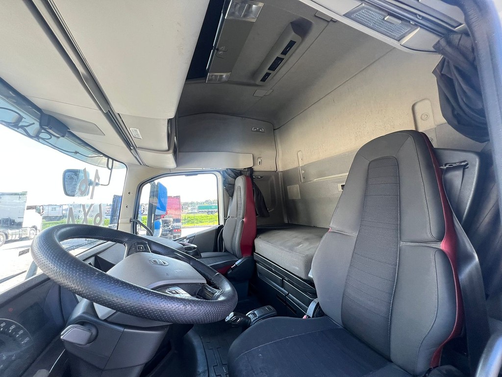 Caminhão VOLVO FH 540 Cavalo Mecânico ANO 2016 de Rodolima Caminhoes no Paraná