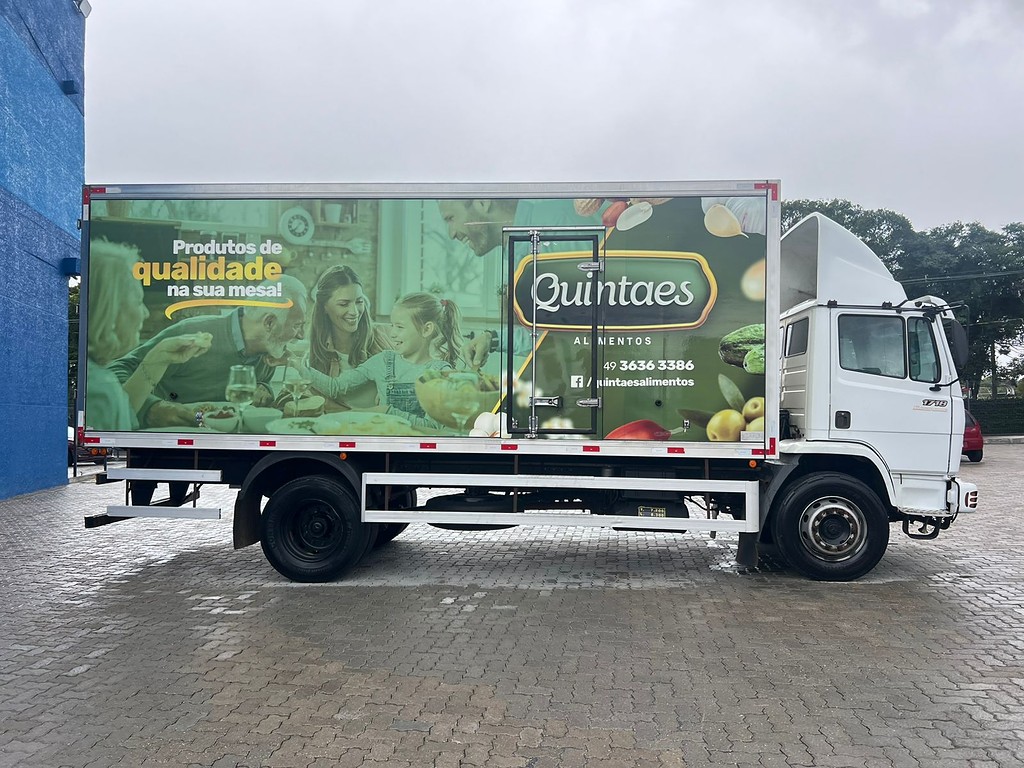 Caminhão MERCEDES BENZ MB 1718 Baú Frigorífico ANO 2009 de Rodolima Caminhoes no Paraná