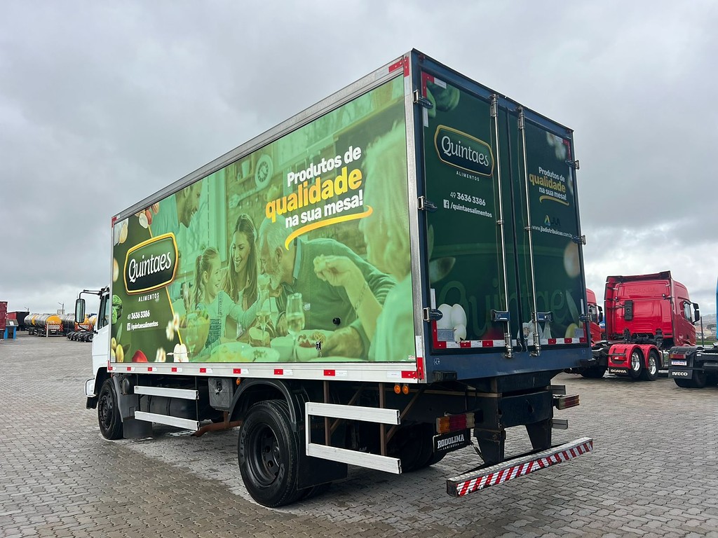 Caminhão MERCEDES BENZ MB 1718 Baú Frigorífico ANO 2009 de Rodolima Caminhoes no Paraná
