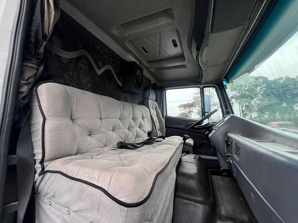 Caminhão MERCEDES BENZ MB 1718 Baú Frigorífico ANO 2009 de Rodolima Caminhoes no Paraná