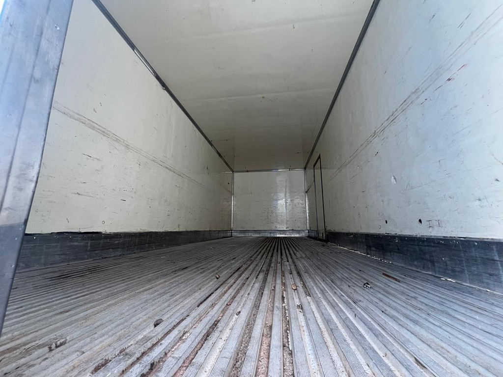 Caminhão MERCEDES BENZ MB 1718 Baú Frigorífico ANO 2009 de Rodolima Caminhoes no Paraná