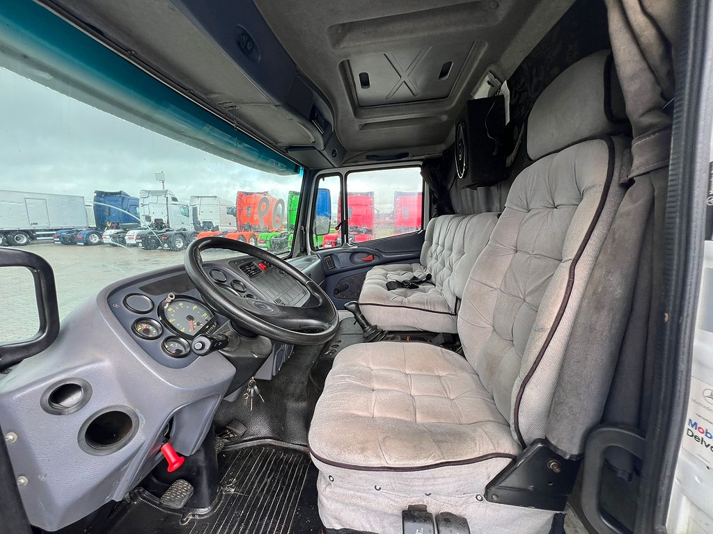 Caminhão MERCEDES BENZ MB 1718 Baú Frigorífico ANO 2009 de Rodolima Caminhoes no Paraná